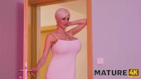 Rus qiz meni sikish deb qichqiradi